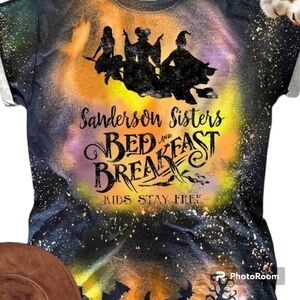 Reverse tie-dye O-neck Sanderson Sisters tee